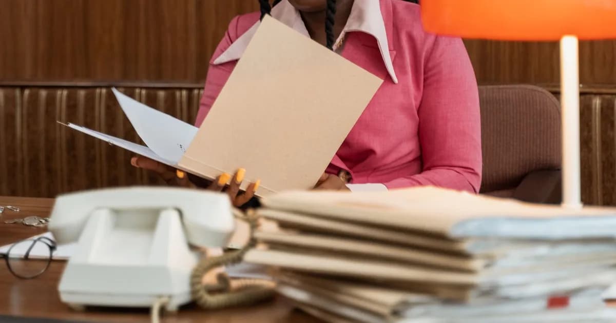 Commissaire de justice: tense callers